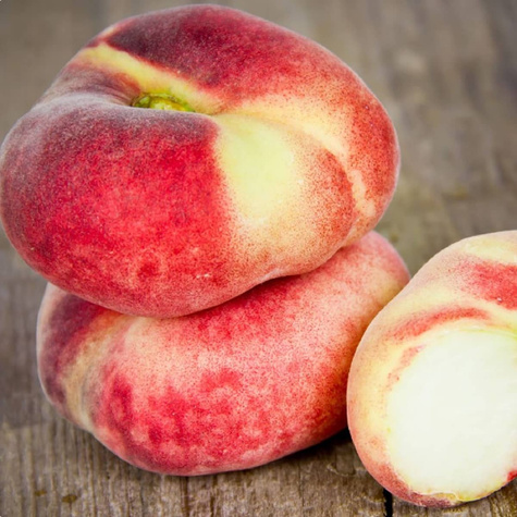 Brzoskwinia płaskoowocowa typu Saturn